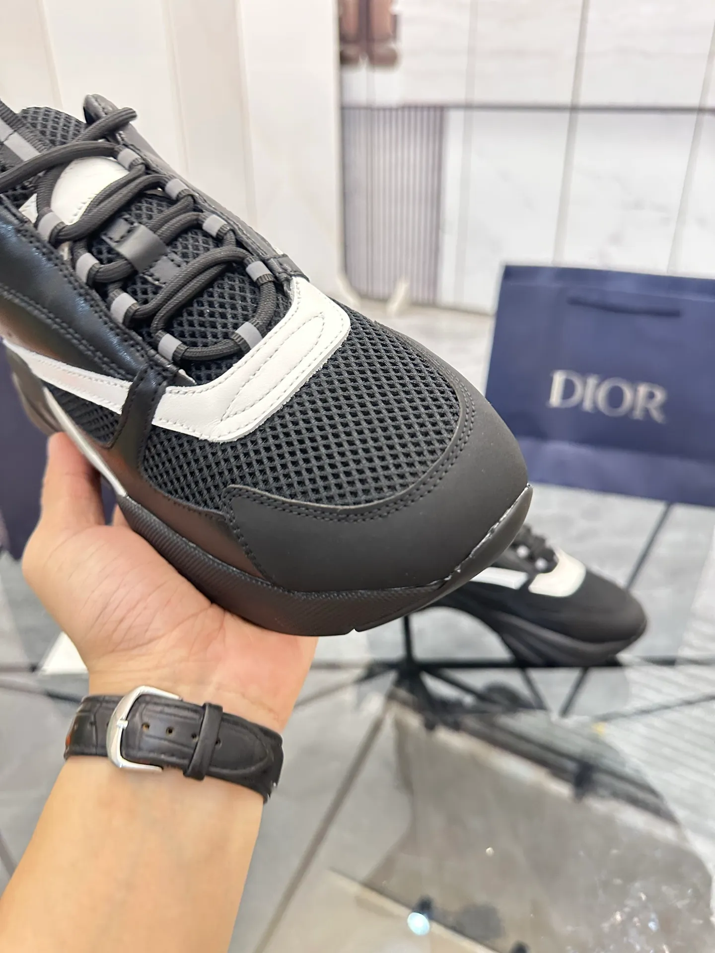 Men's shoes: 💰P460¥ Ready in Guangzhou, fully packaged Product trademark: Dior* "Dior*" low-top casual shoes Regular size: 38-46 (can be customized to 47) B22 Product materials: imported cowhide leather upper spliced ​​with original fabric, breathable lining, original outsole. Number: 920